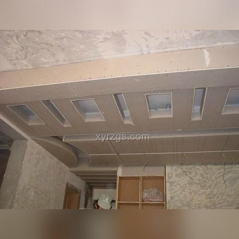 家庭装修卫生间吊顶：石膏板VS铝扣板实用指南